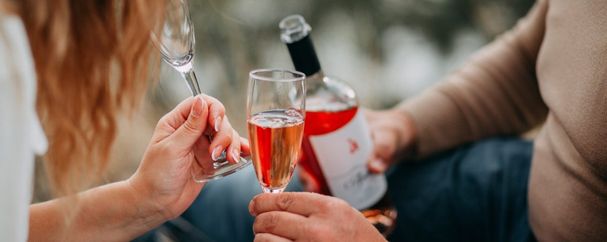 Che cos’è il vino rosè? Miti da sfatare e cosa è importante sapere sul vino rosato.
